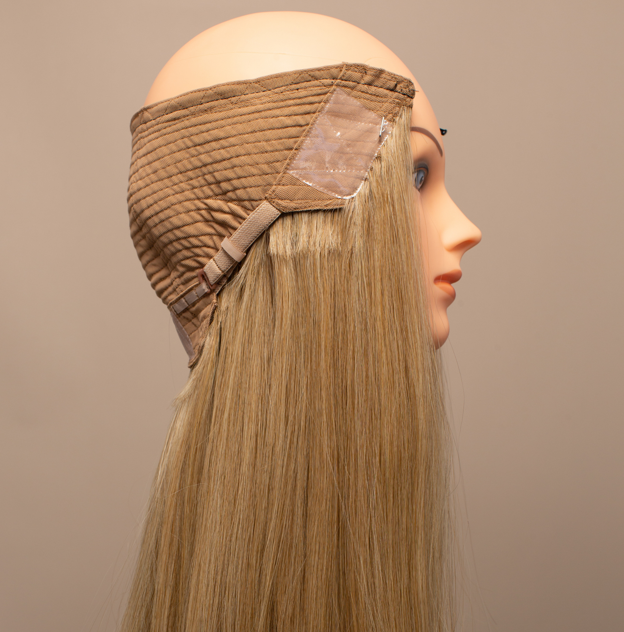 luxury-synthetic-hairpiece-ultra-thin-zipper-inside-close-up